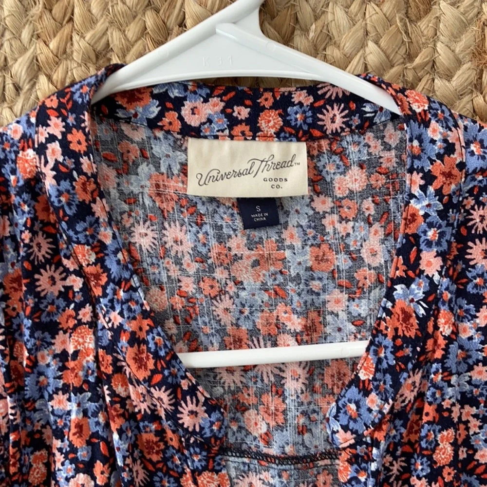 Universal Thread Women’s Tank top - Picture 2 of 2